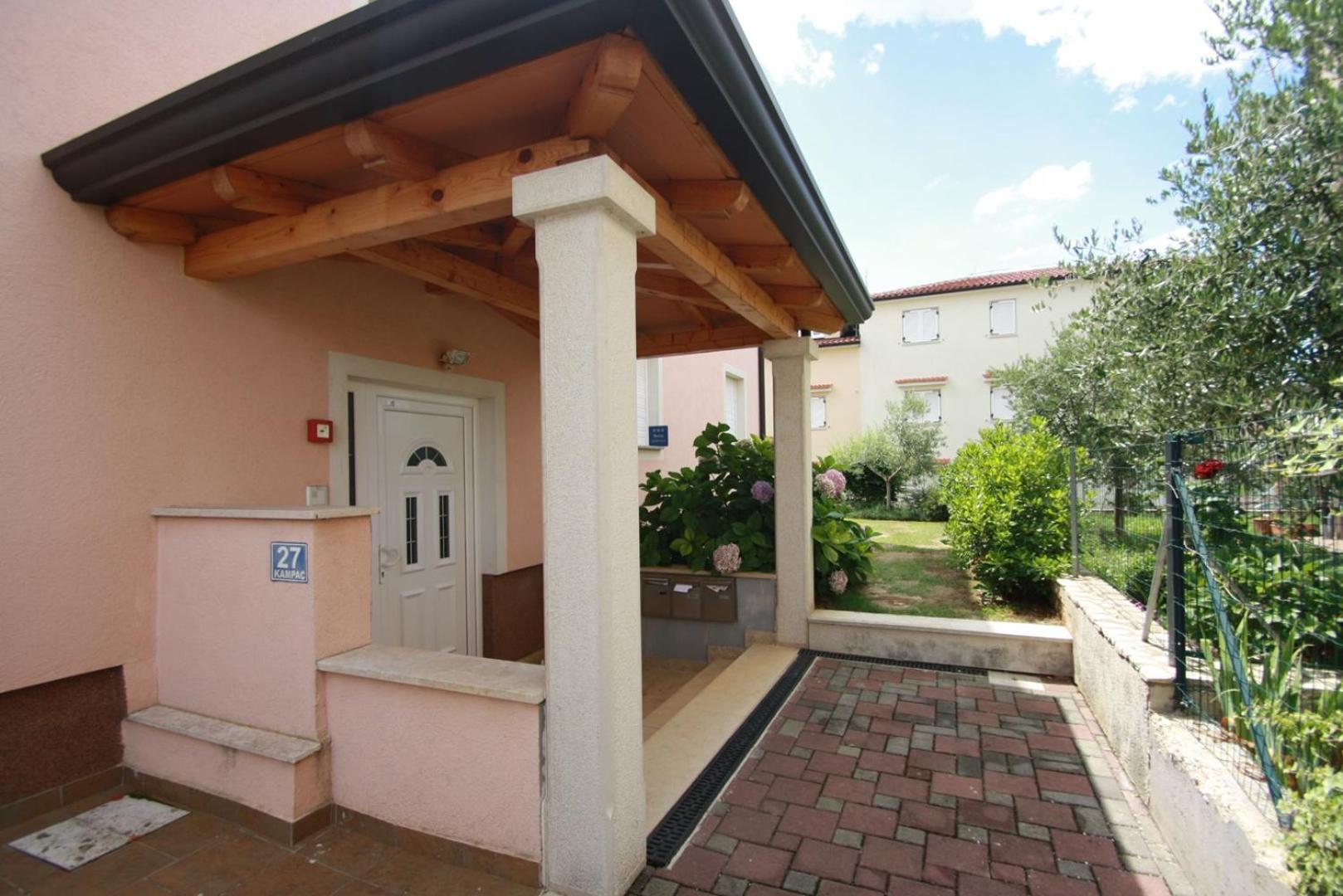 Apartment Mendikovic Пореч Екстериор снимка