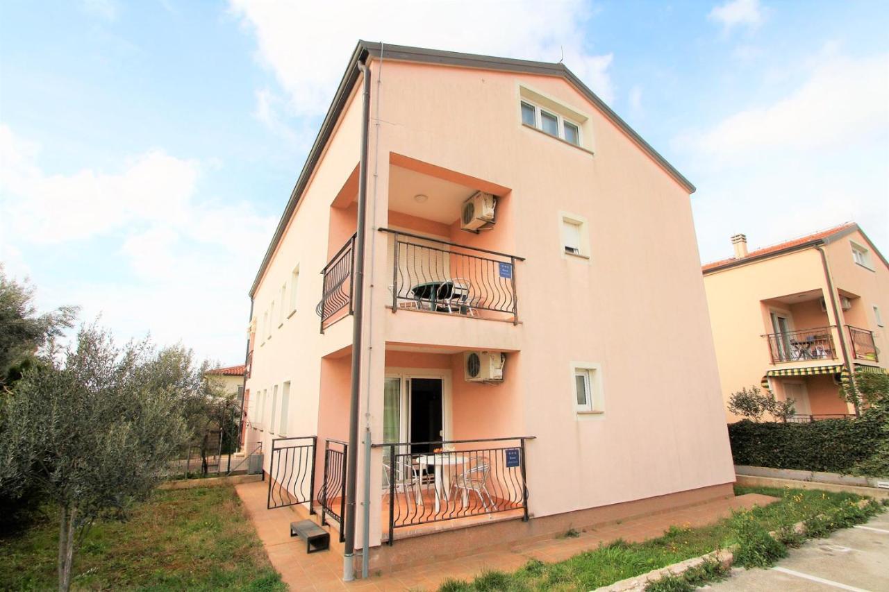 Apartment Mendikovic Пореч Екстериор снимка
